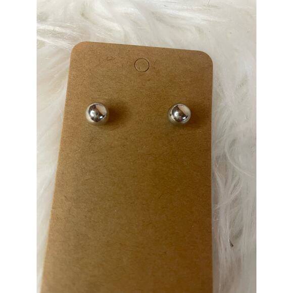 New Earrings 2 Pair Silvertone Balls Starfish - Picture 3 of 4